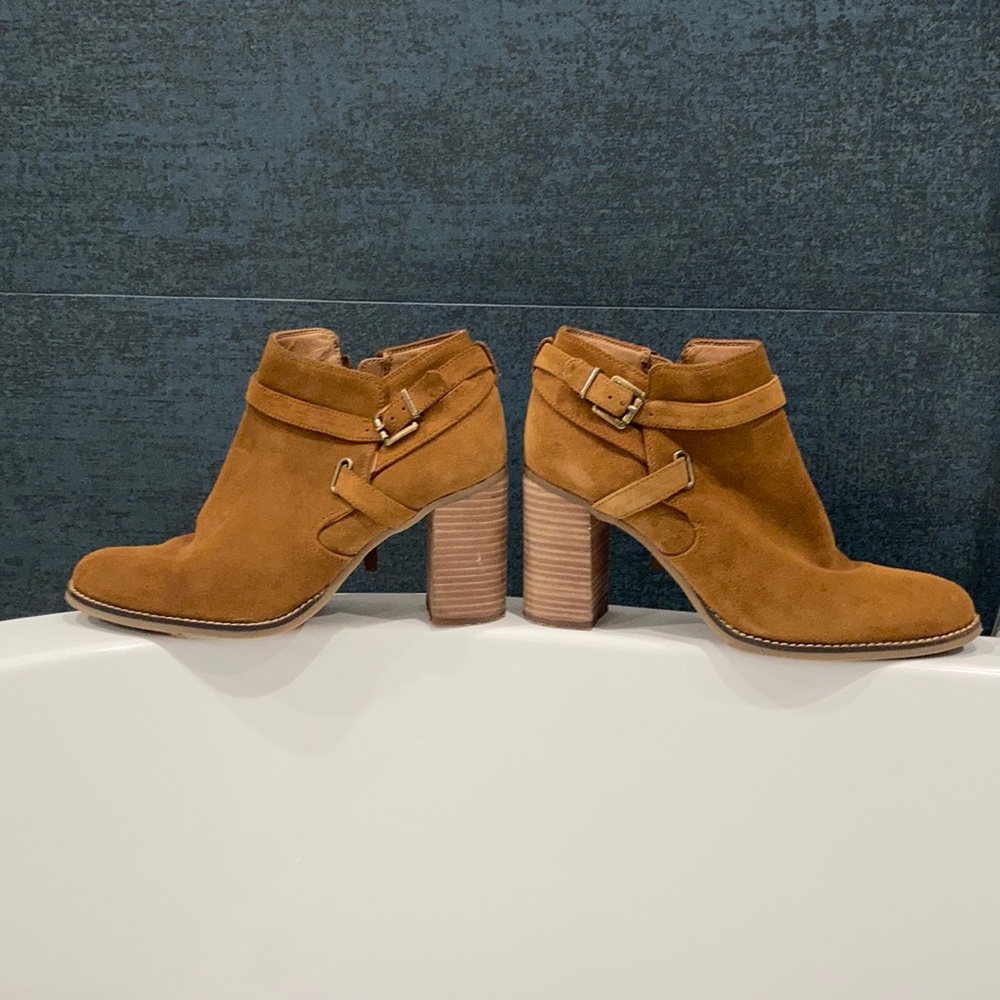 🌊Franco Sarto Cognac Suede Heel Ankle Booties🌊